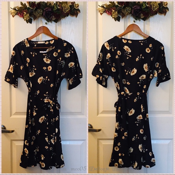 **SALE**🦋 HP🎉LAST 1 Falling Daisies Ruffle Dress - Picture 4 of 10